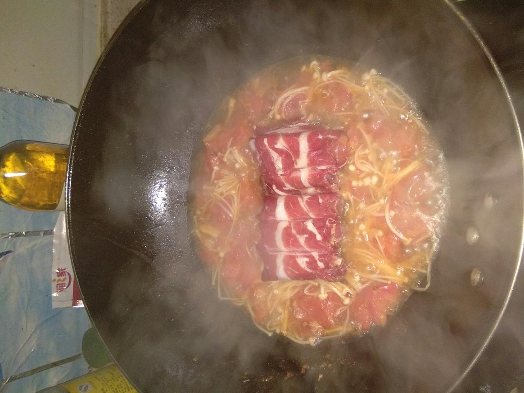 金针菇肥牛番茄锅