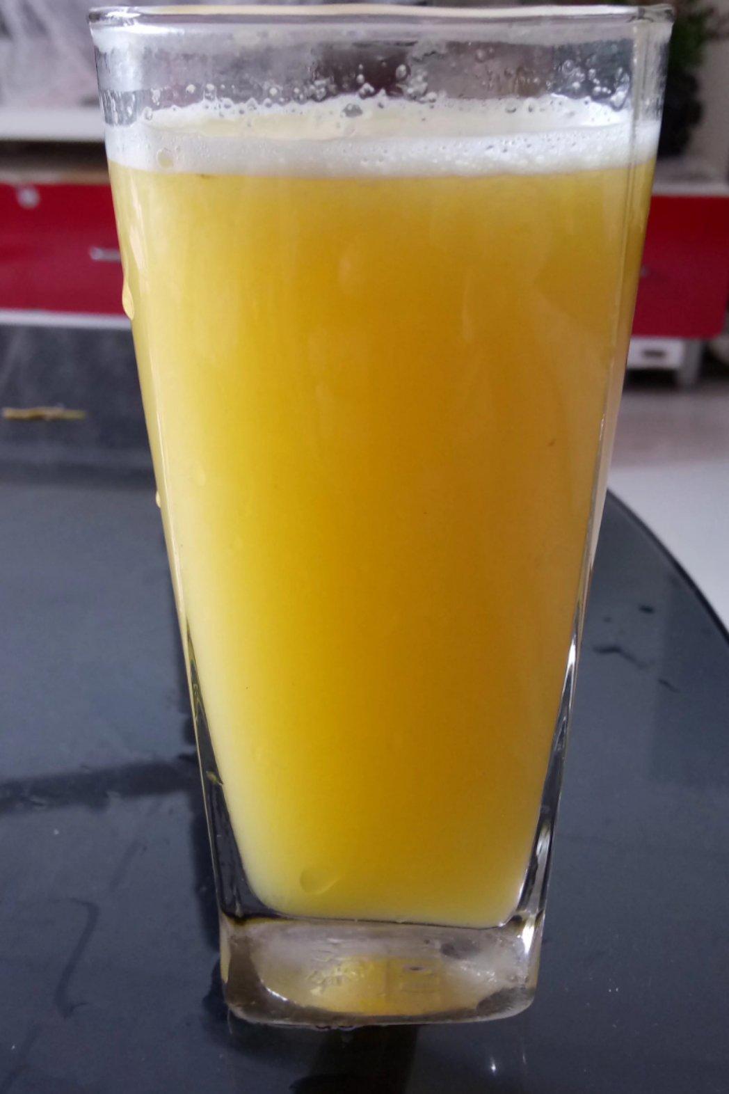 鲜榨芒果汁