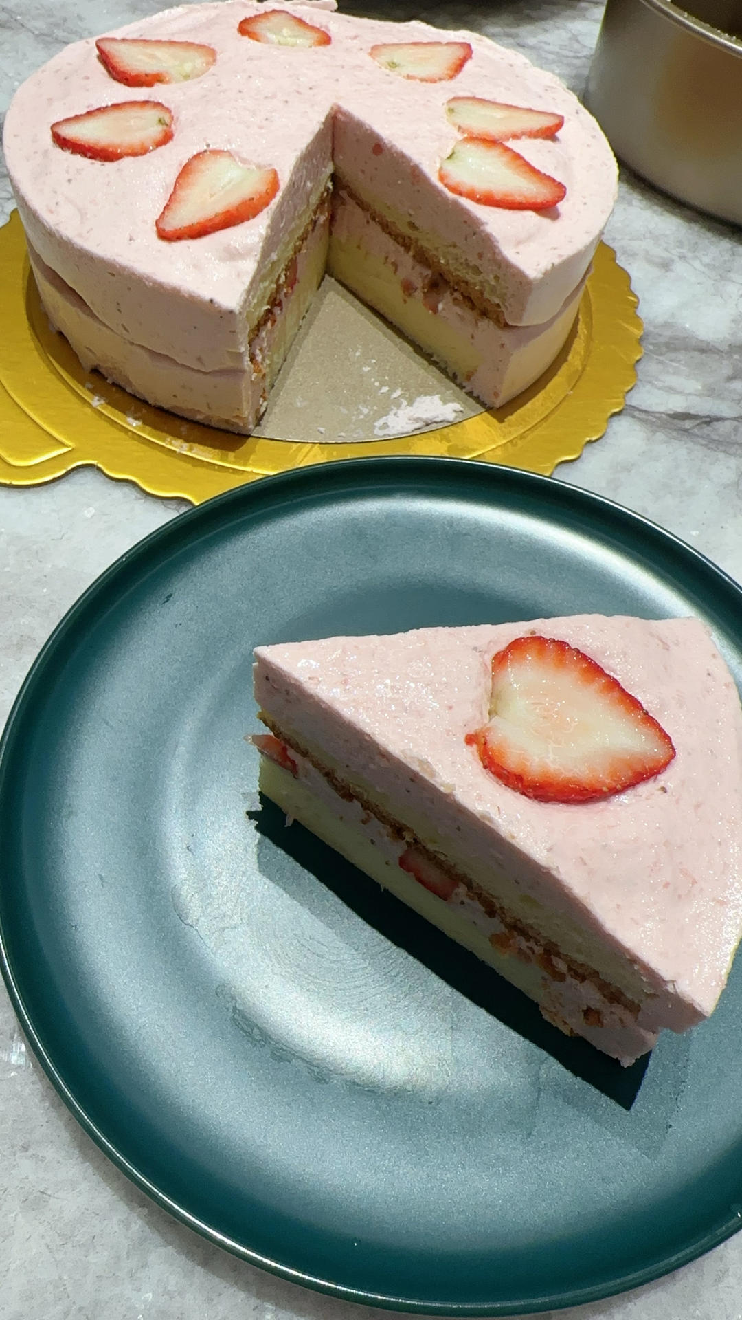 6寸草莓慕斯蛋糕