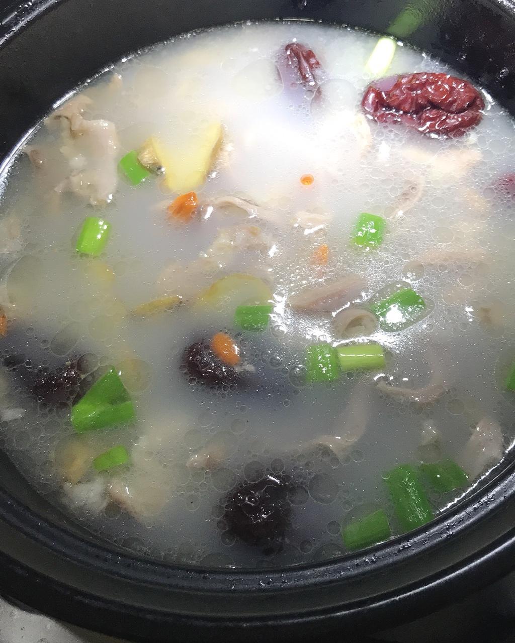 起不到名字啦做的胡椒猪肚汤