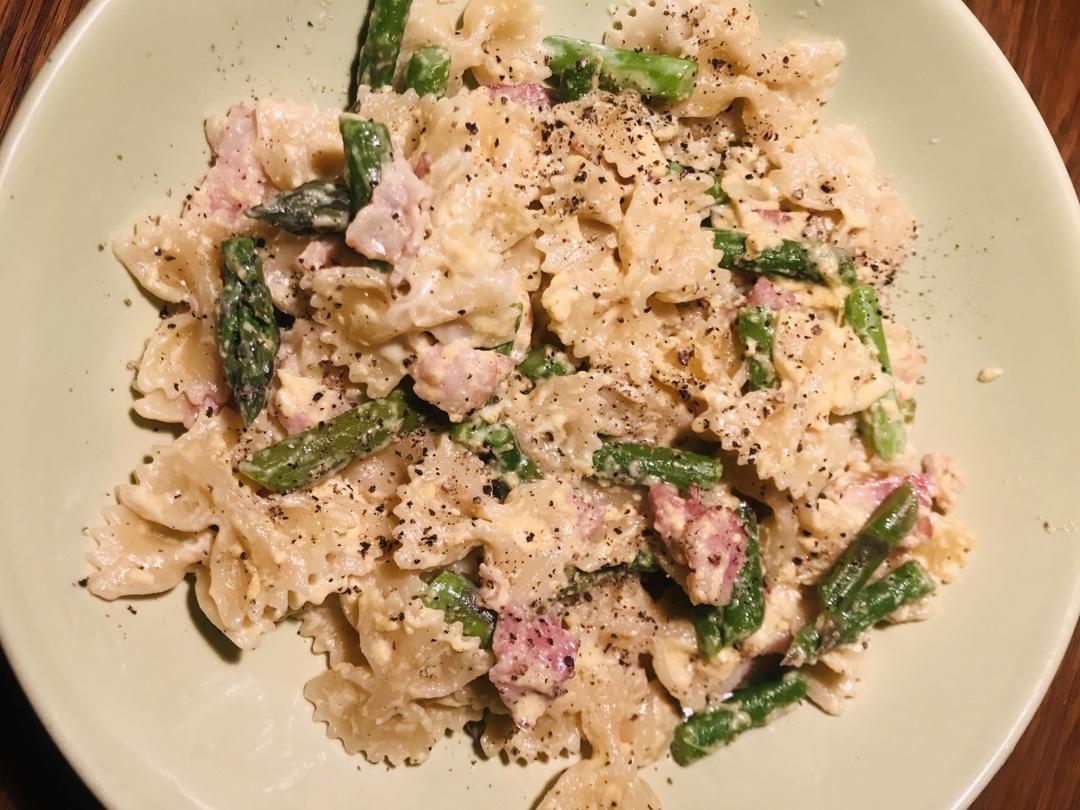 没有奶油的 经典芦笋培根蛋酱意面