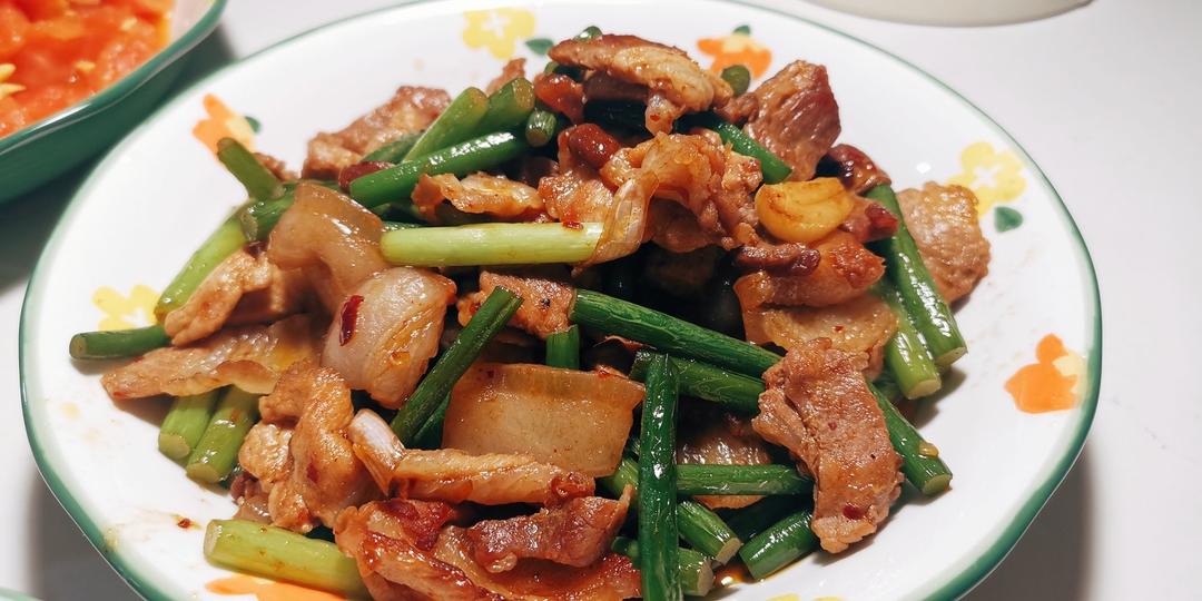 五花肉炒蒜苔 / 蒜薹炒肉