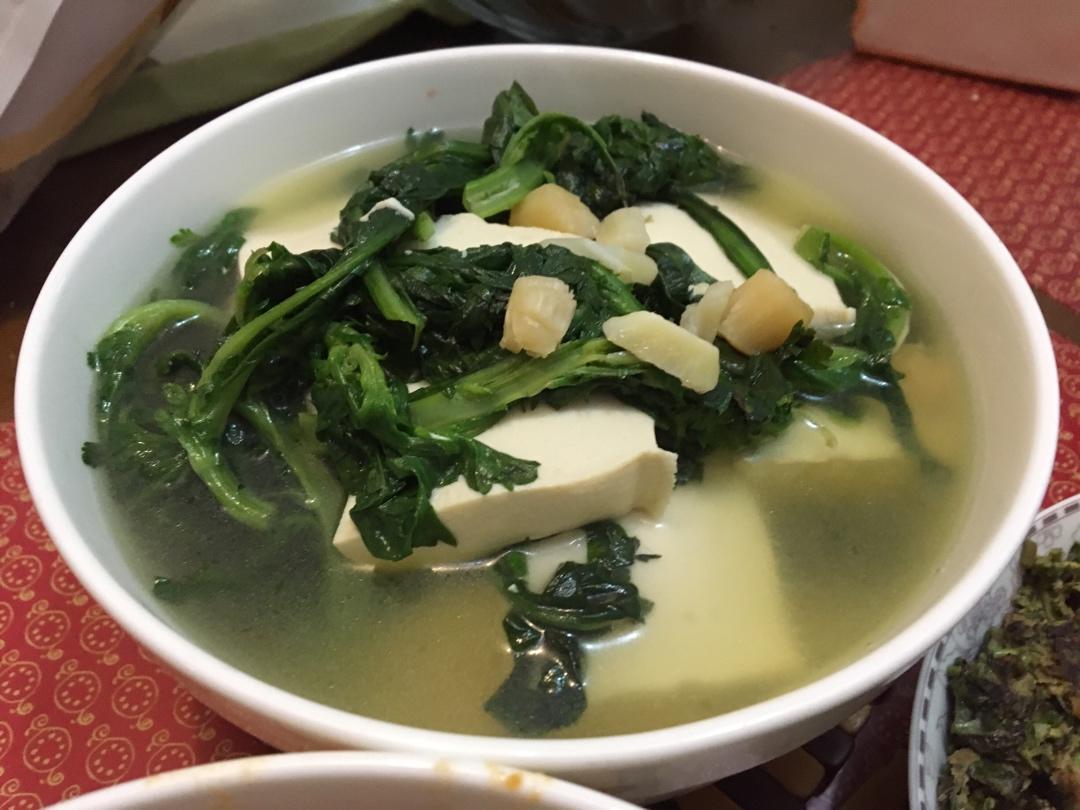 减肥鲜到不行的茼蒿豆腐汤