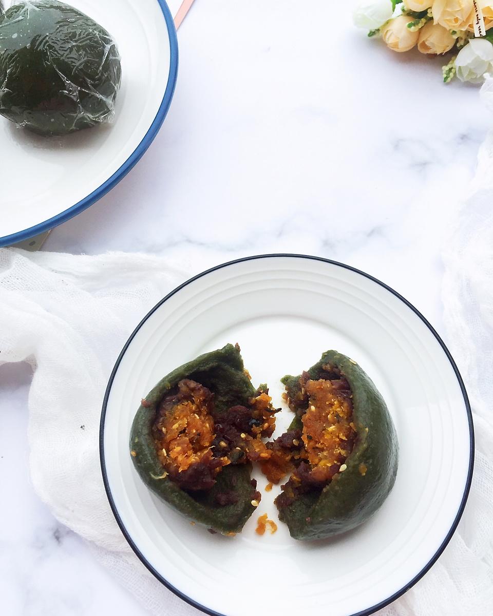 豆沙咸蛋黄肉松青团