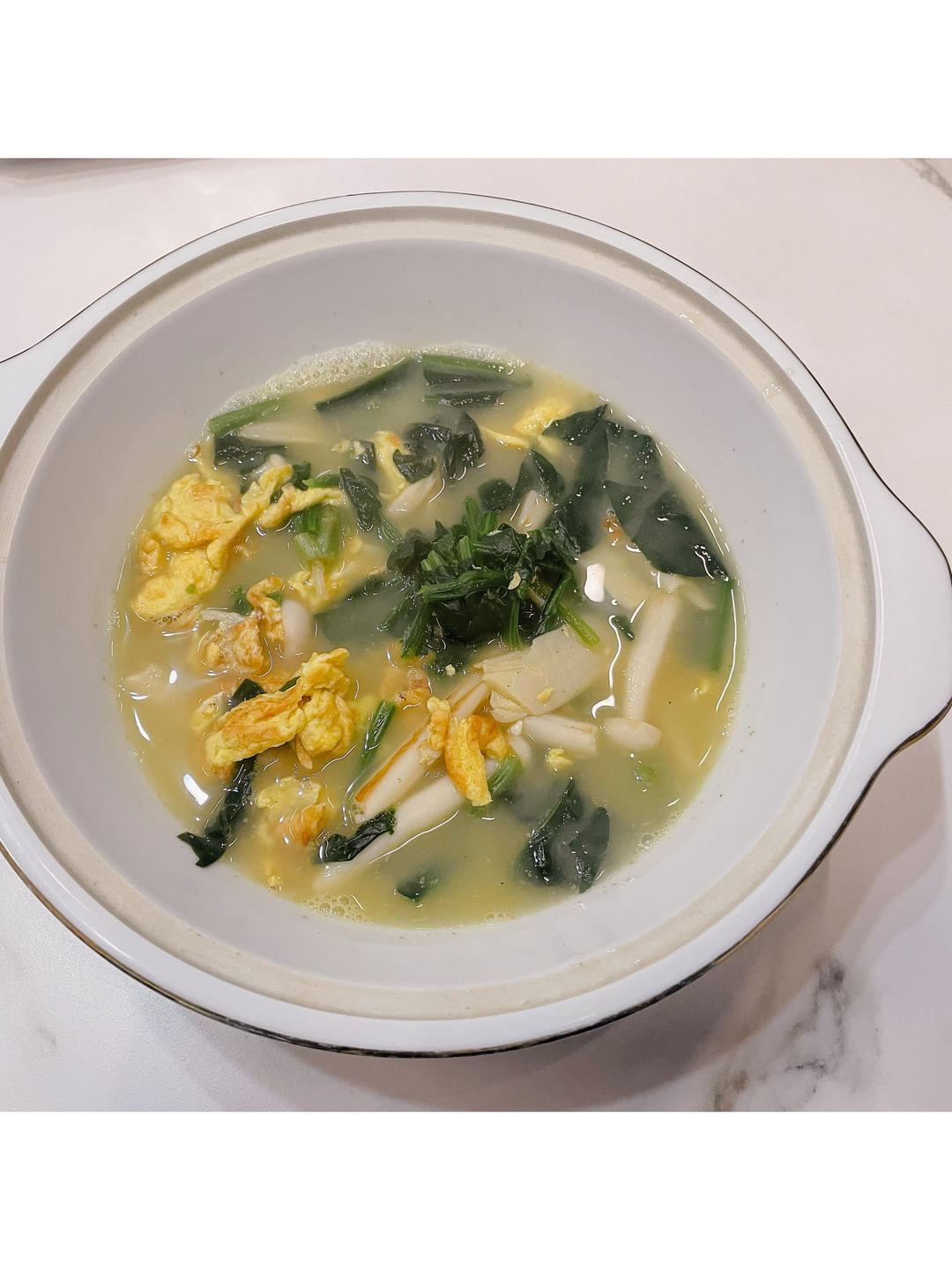 海鲜菇菠菜鸡蛋汤的做法