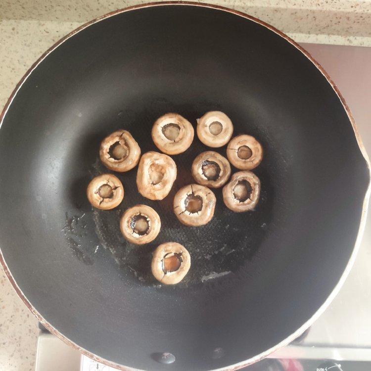 保留最原始鲜味儿的煎口蘑