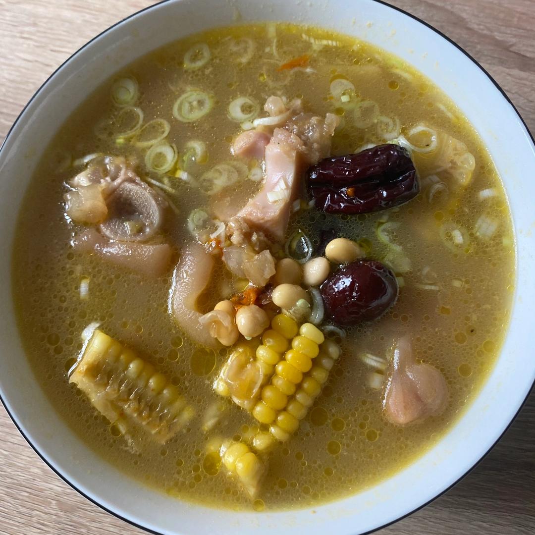 超下奶补气补血猪蹄汤