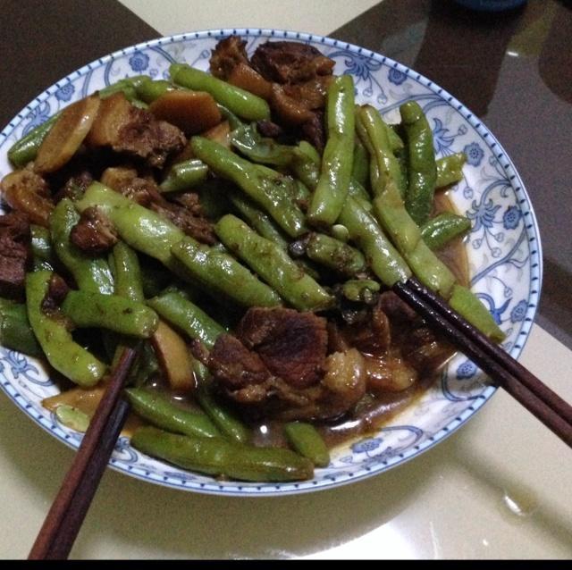 红烧肉炒豆角的做法