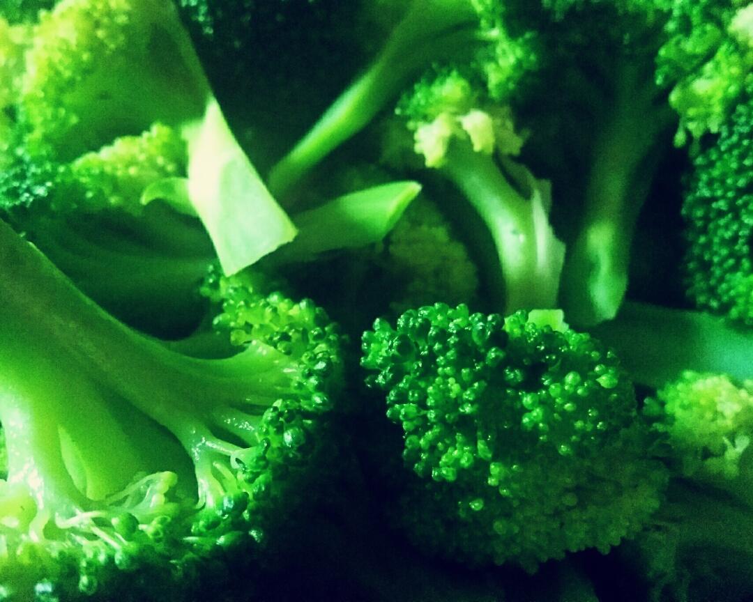 盐油西兰花的做法
