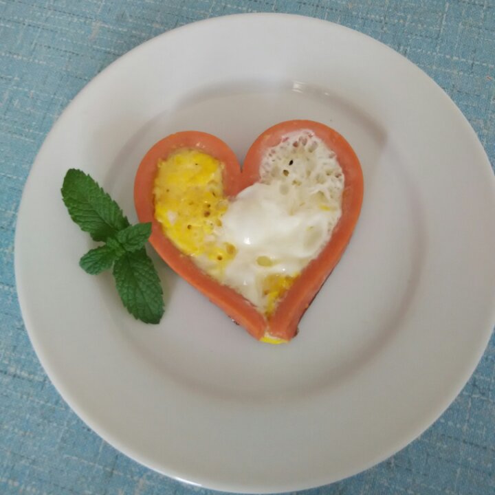 小妮_gedn爱厨房做的心形煎鸡蛋