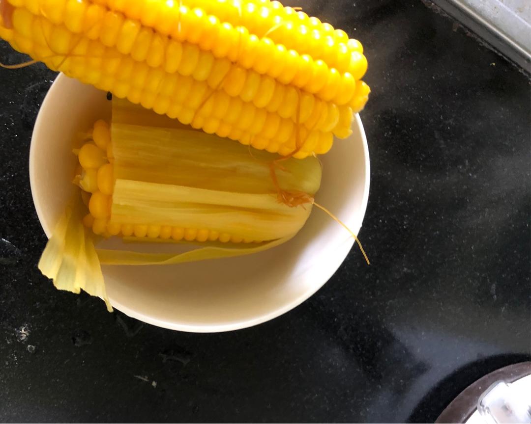 水煮甜玉米的做法