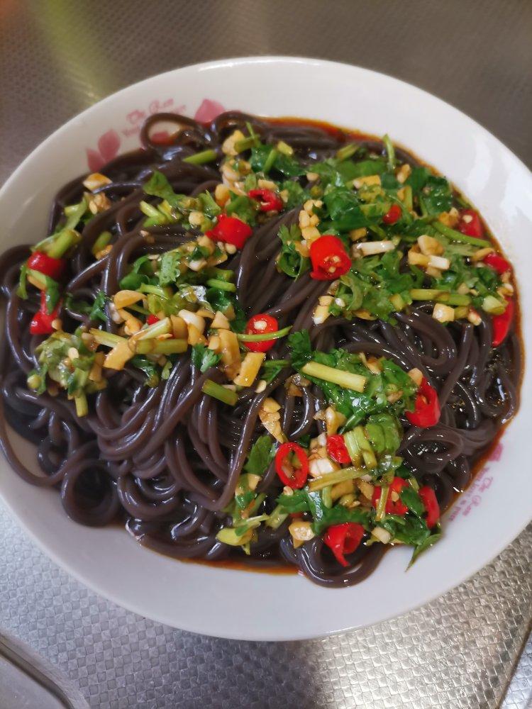 凉拌蕨根粉