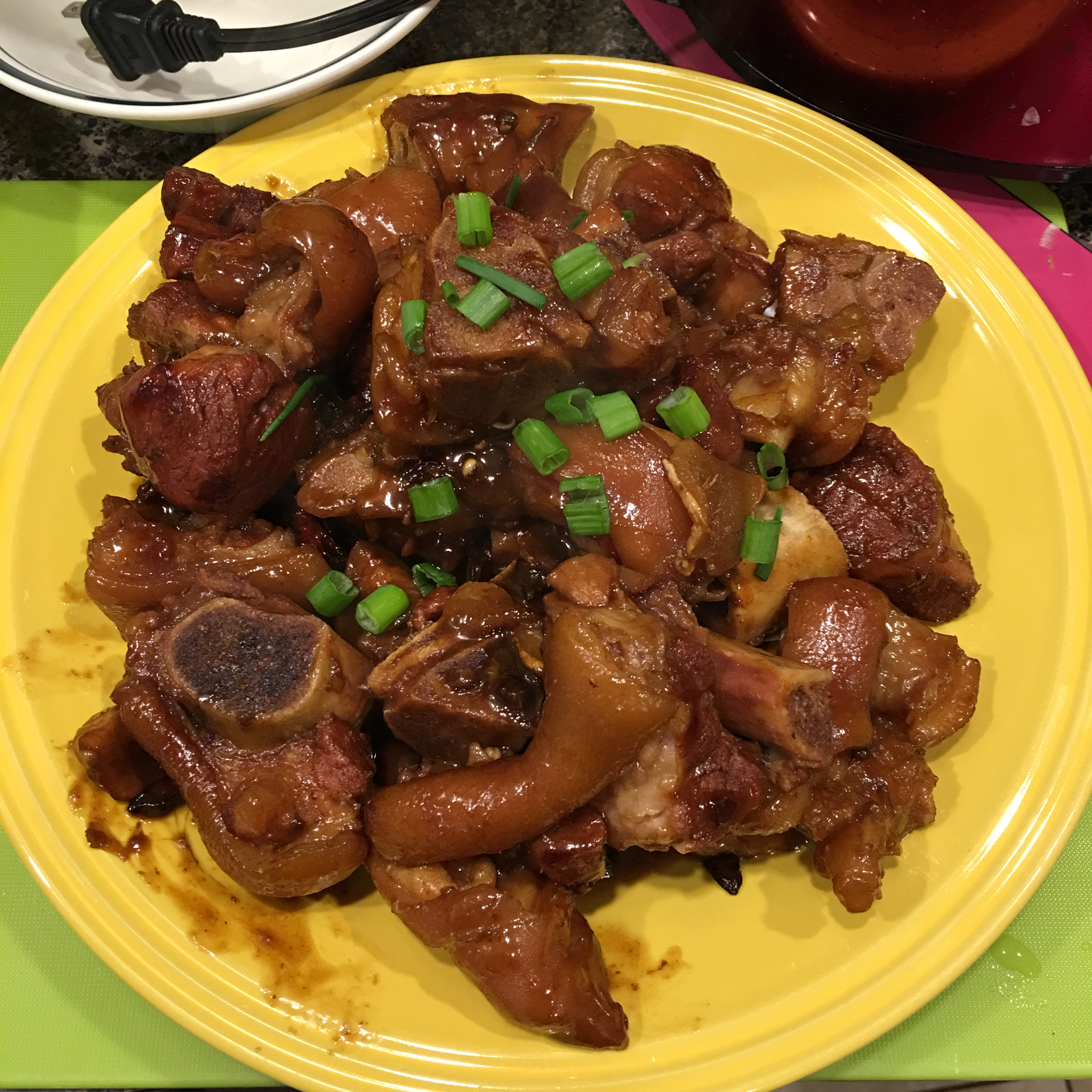 美味的家常菜：红烧猪蹄