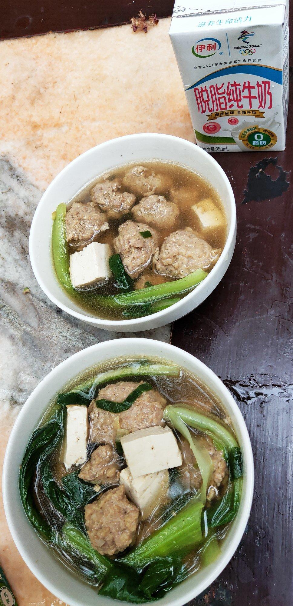 生汆丸子三鲜汤