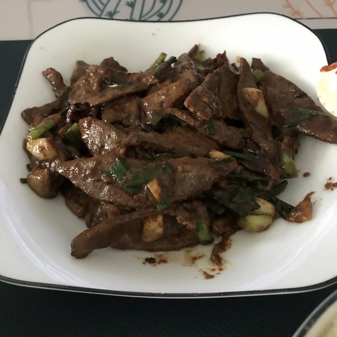 厨师长教你：“小炒猪肝”的家常做法，味道干香很赞，先收藏起来