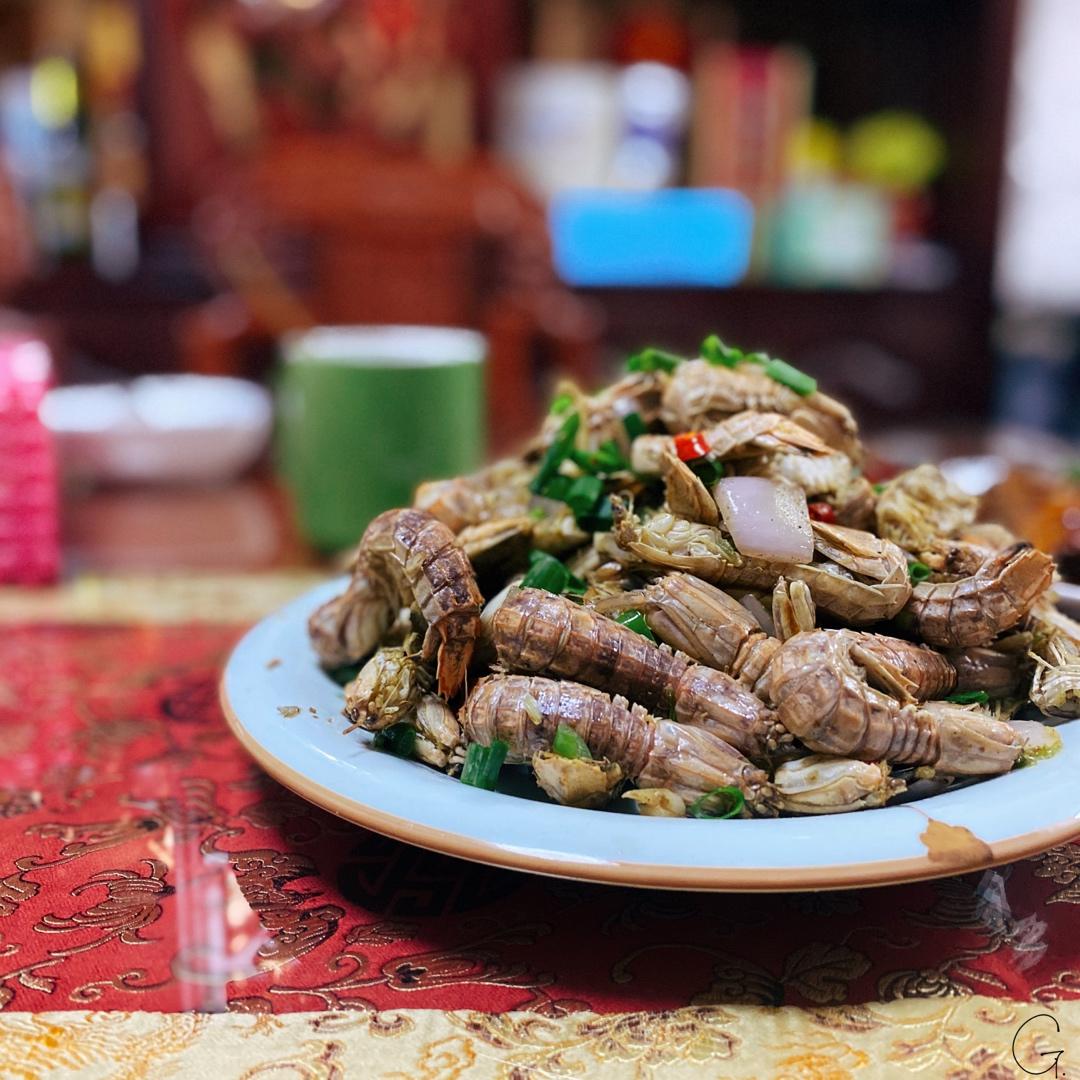 无油炸版的椒盐皮皮虾和巧拨虾壳的方法