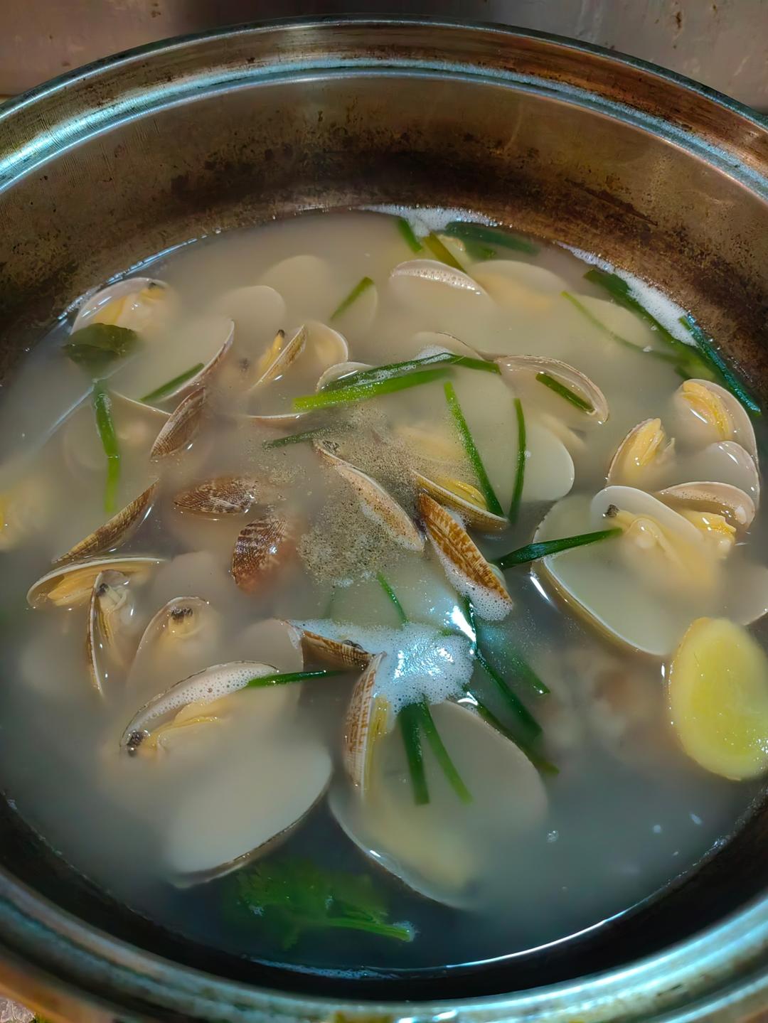 快手减脂餐：白葡萄酒煮蛤蜊