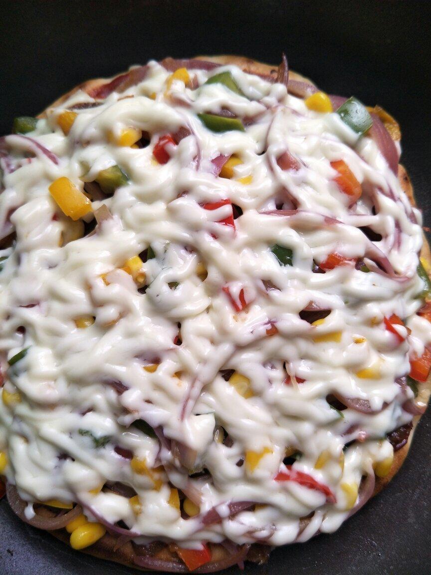 不用烤箱也能做披萨～海陆空四拼平底锅披萨