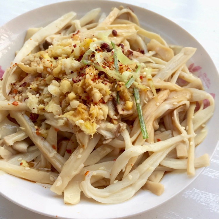 普琳西斯做的油泼杏鲍菇(凉菜