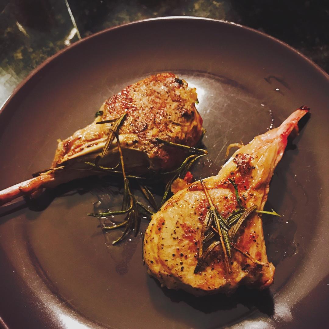 迷迭香煎小羊排