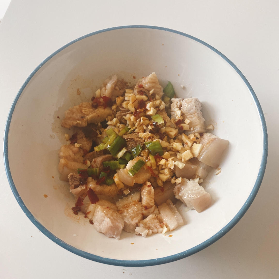 有时候，真的忍不住，搞一盘蒜泥白肉