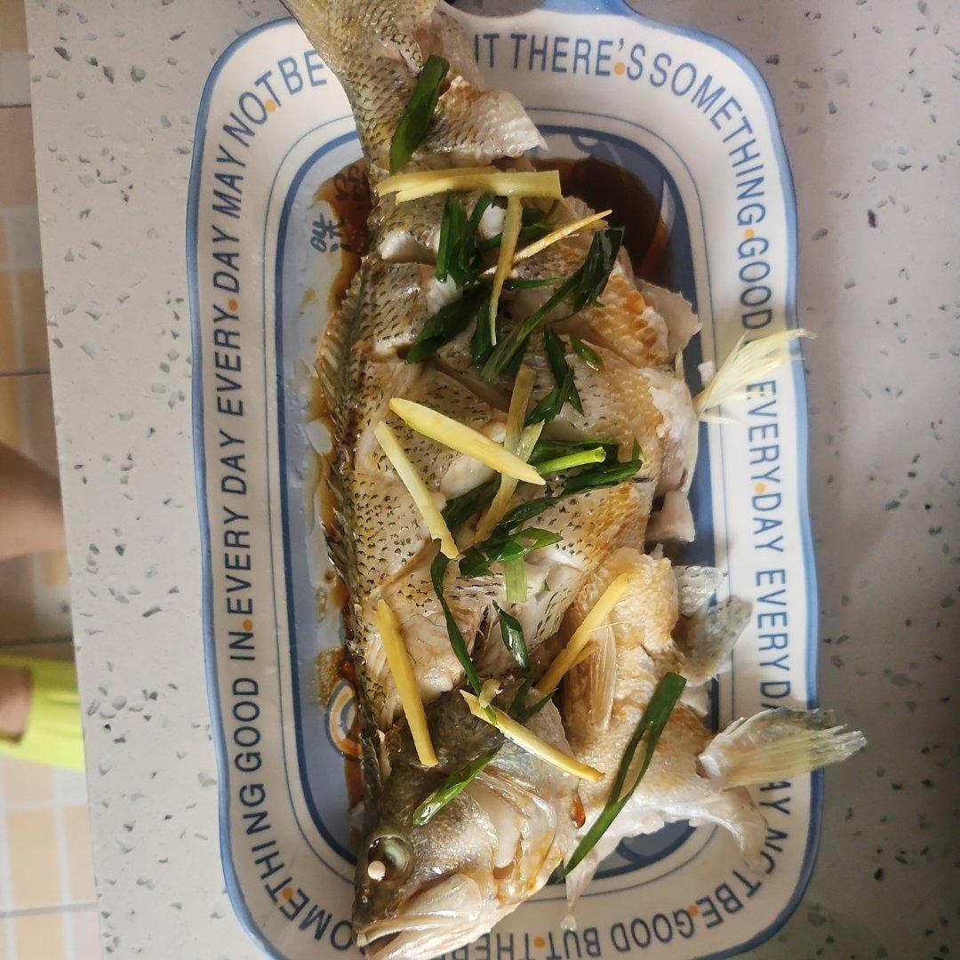 清蒸鲈鱼，肉质鲜嫩