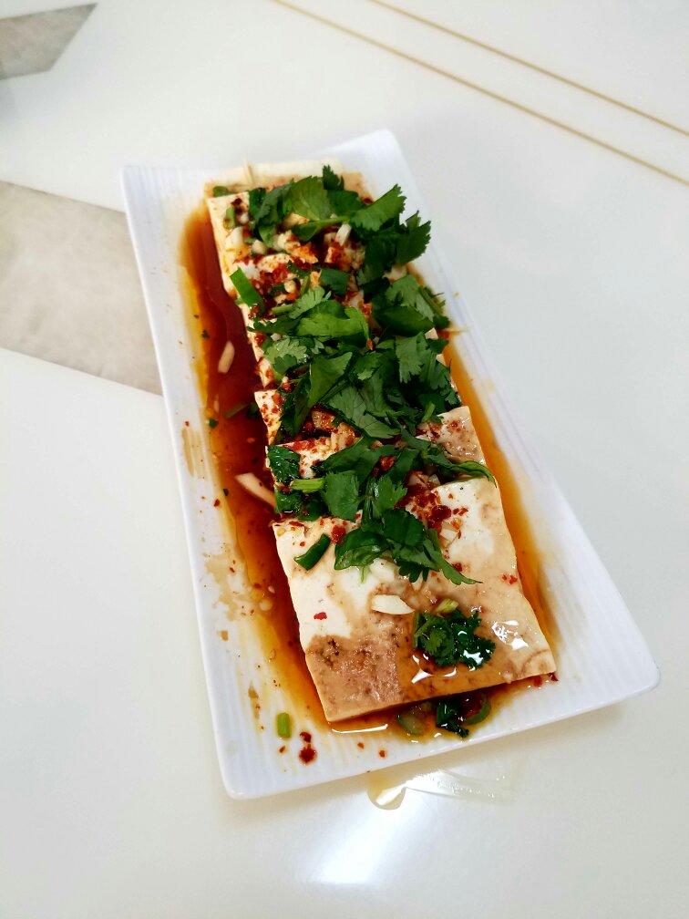 红油泼豆腐