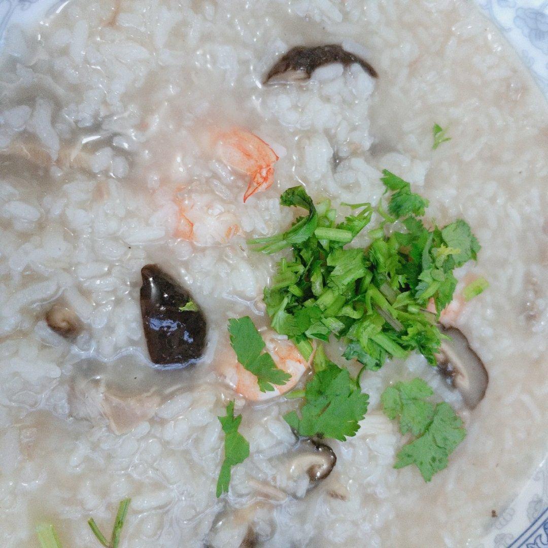 皮蛋瘦肉粥（骨汤皮蛋粥）