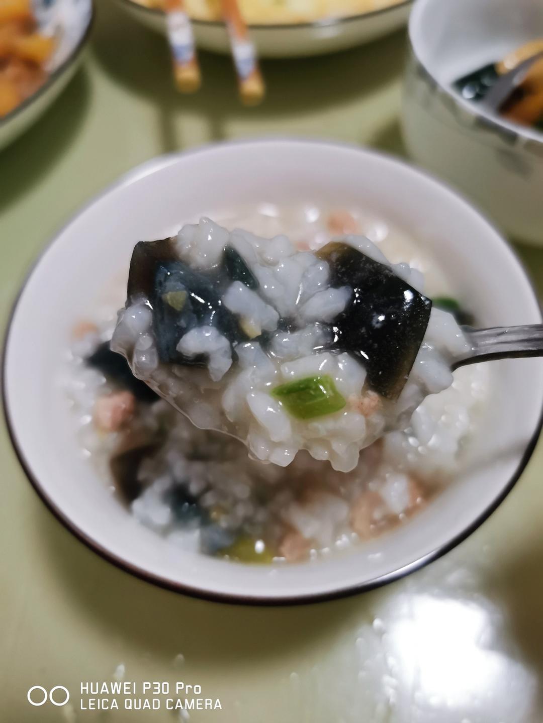 妈妈👩教我做的皮蛋瘦肉粥🥣简单快捷美味😋
