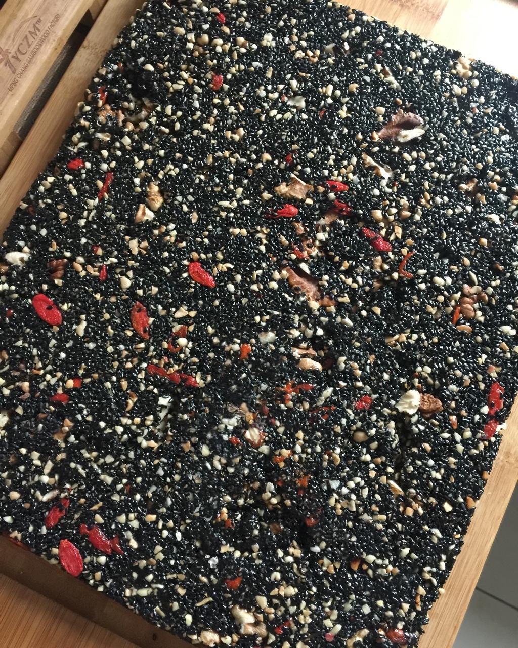 枸杞核桃花生黑芝麻片