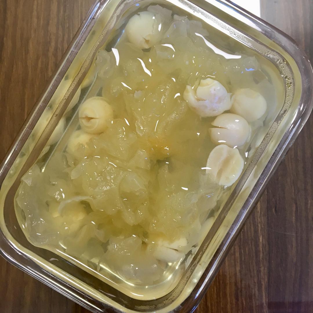 莲子雪耳糖水