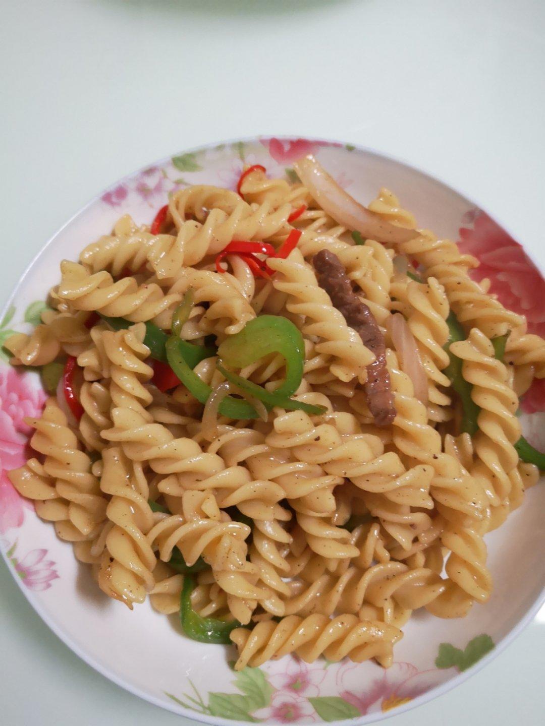 黑椒牛肉炒意大利面
