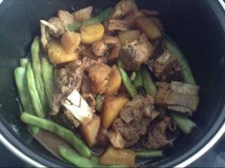 土豆四季豆炖排骨的做法