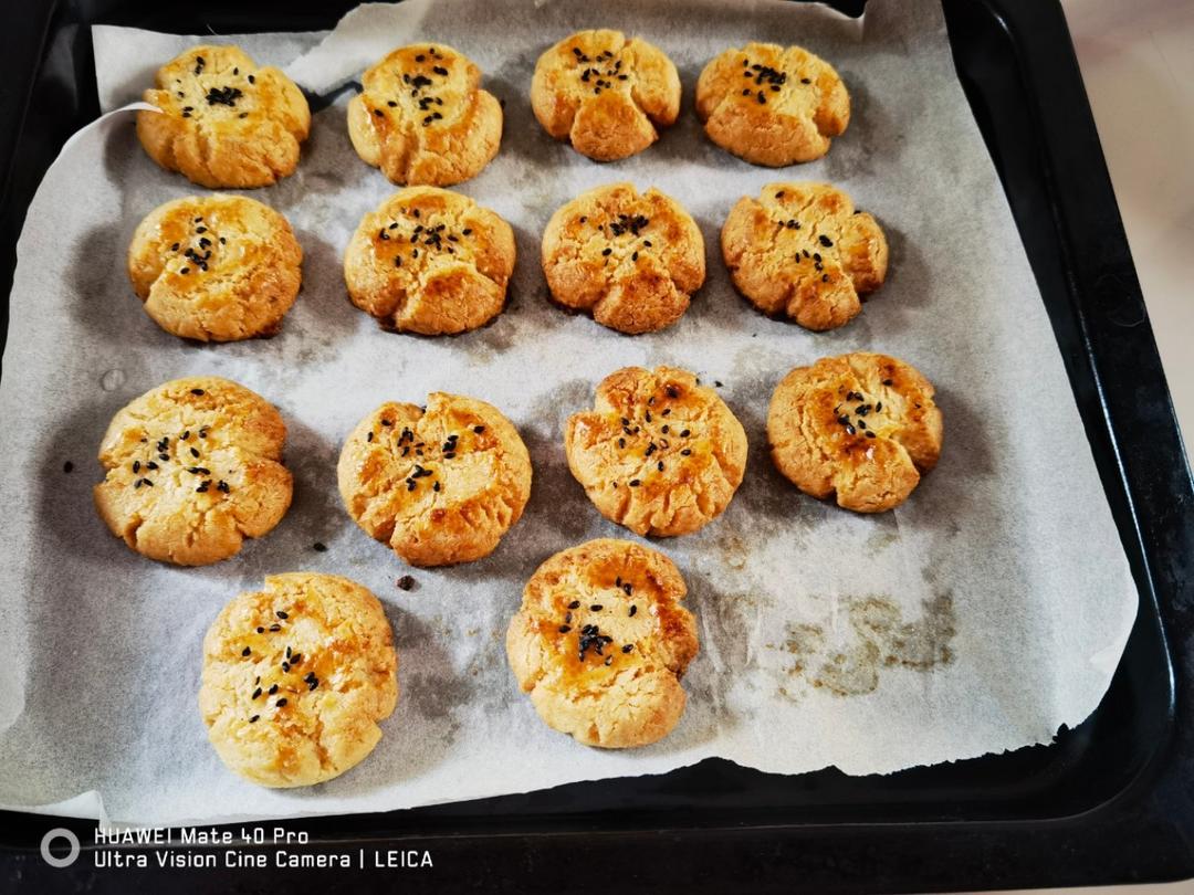 轻轻一按就碎掉的原味桃酥（不输猪油版）