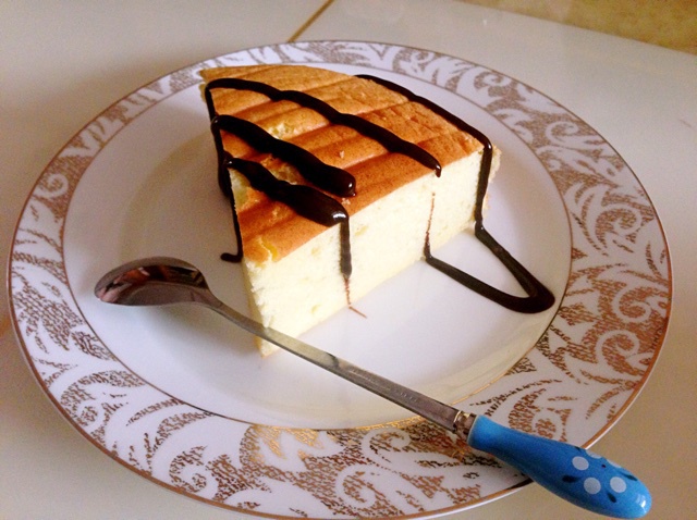 超简单完美戚风蛋糕（6寸2蛋）附打发、翻拌、脱模视频