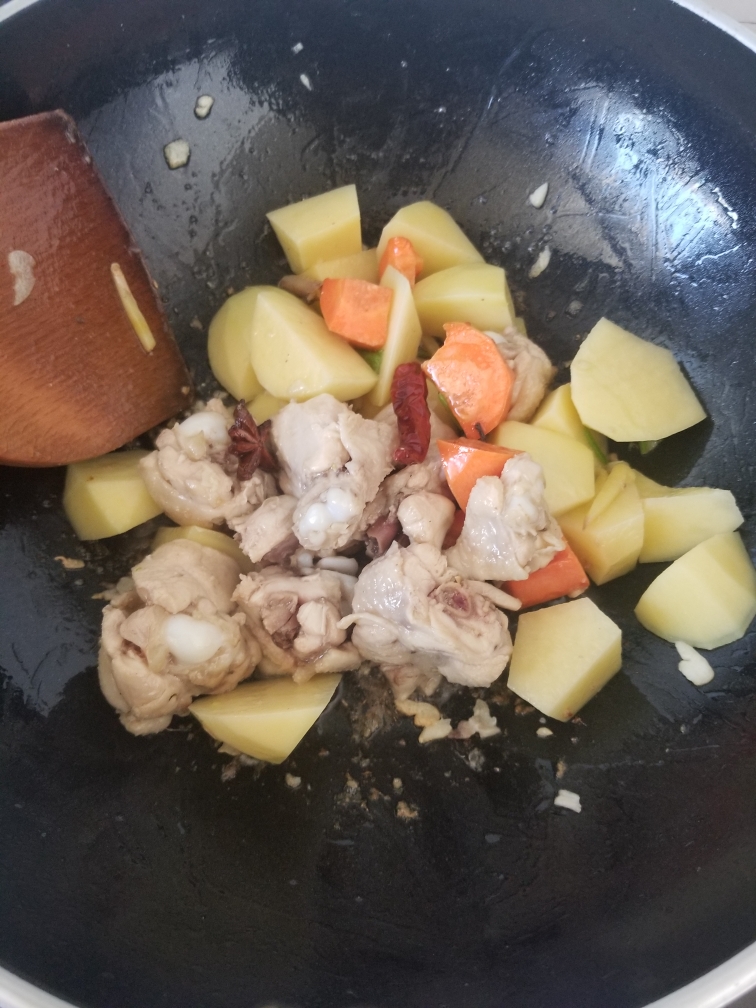 多彩版土豆烧鸡的做法 步骤4
