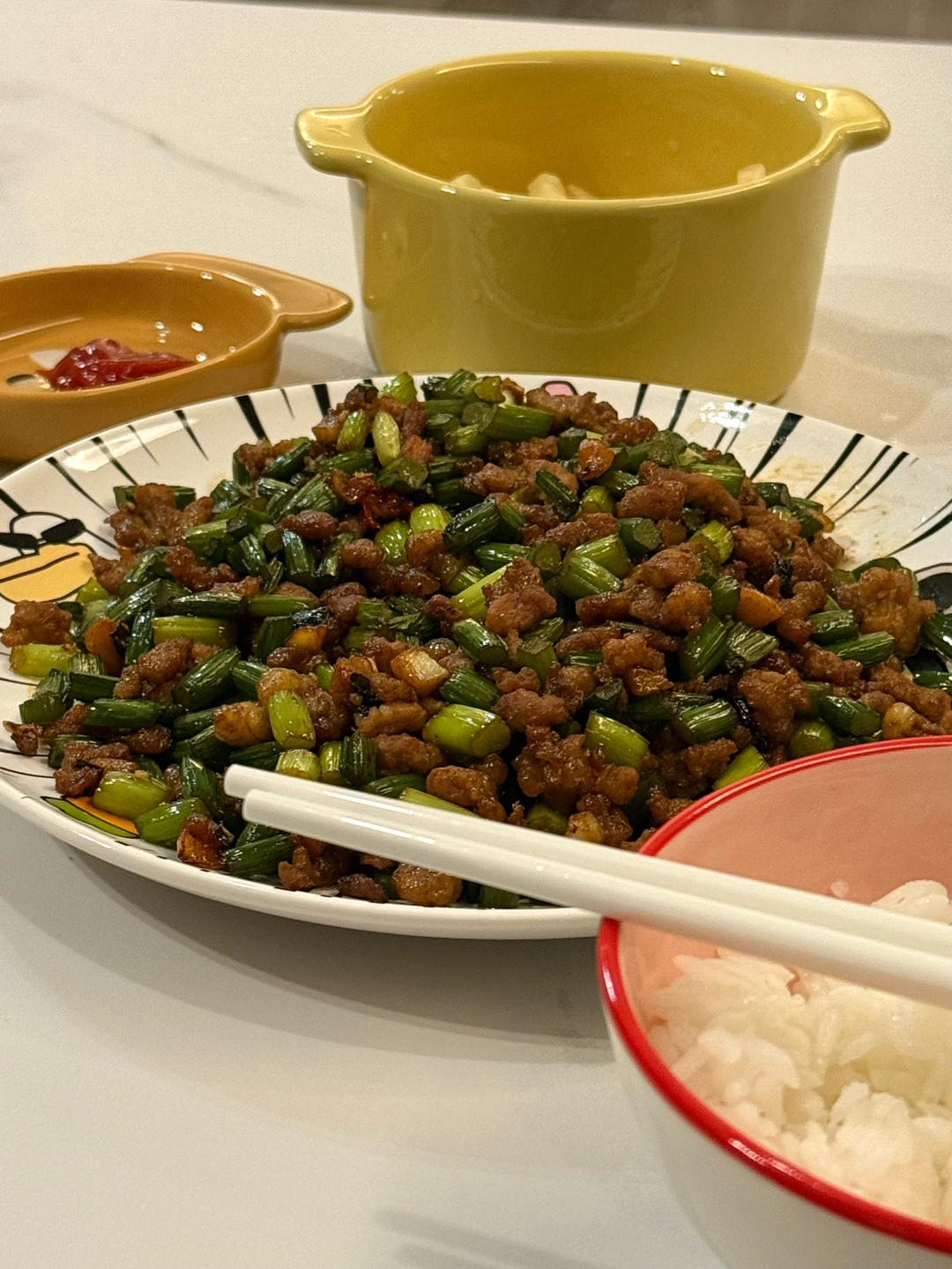 蒜苔炒肉末，三碗米饭都不够吃