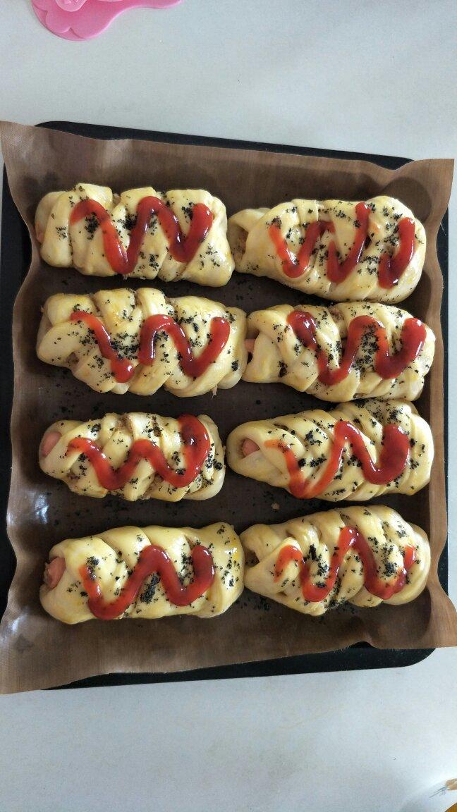 香肠肉松面包卷