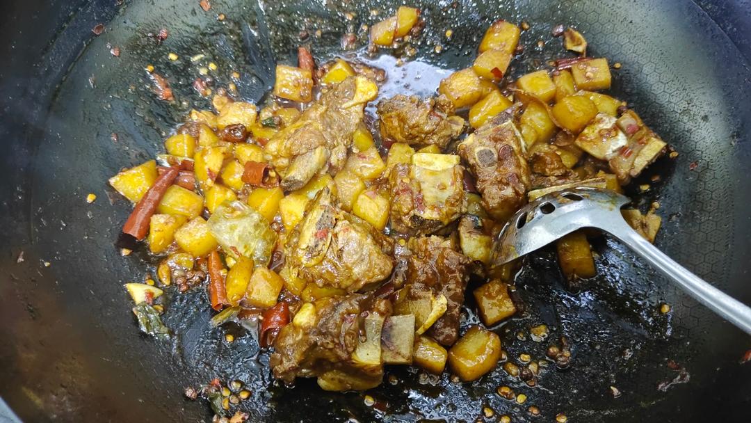 土豆炖排骨