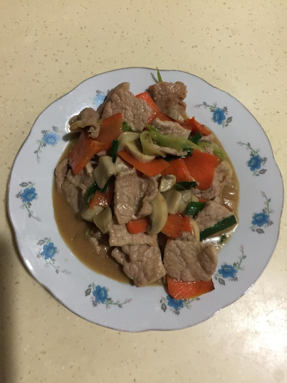胡萝卜炒肉片