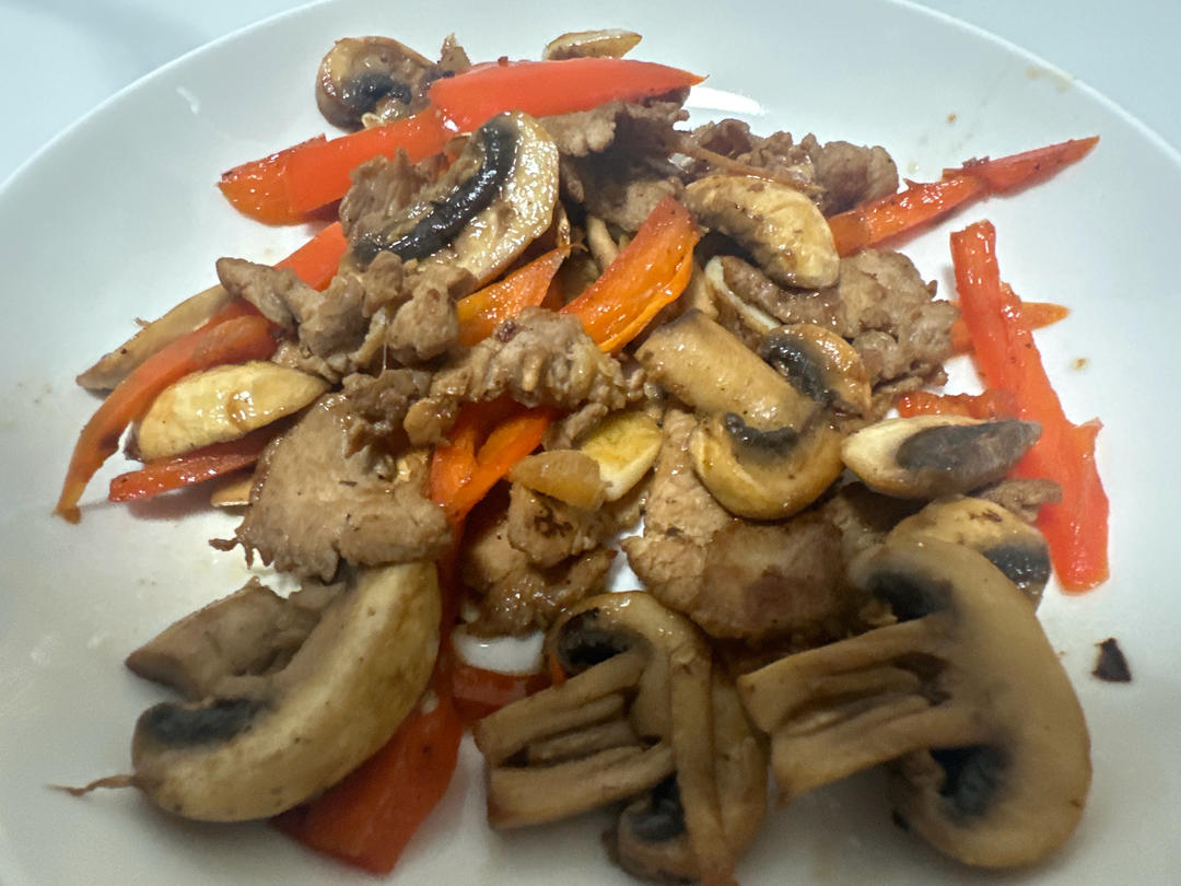 白蘑菇炒肉