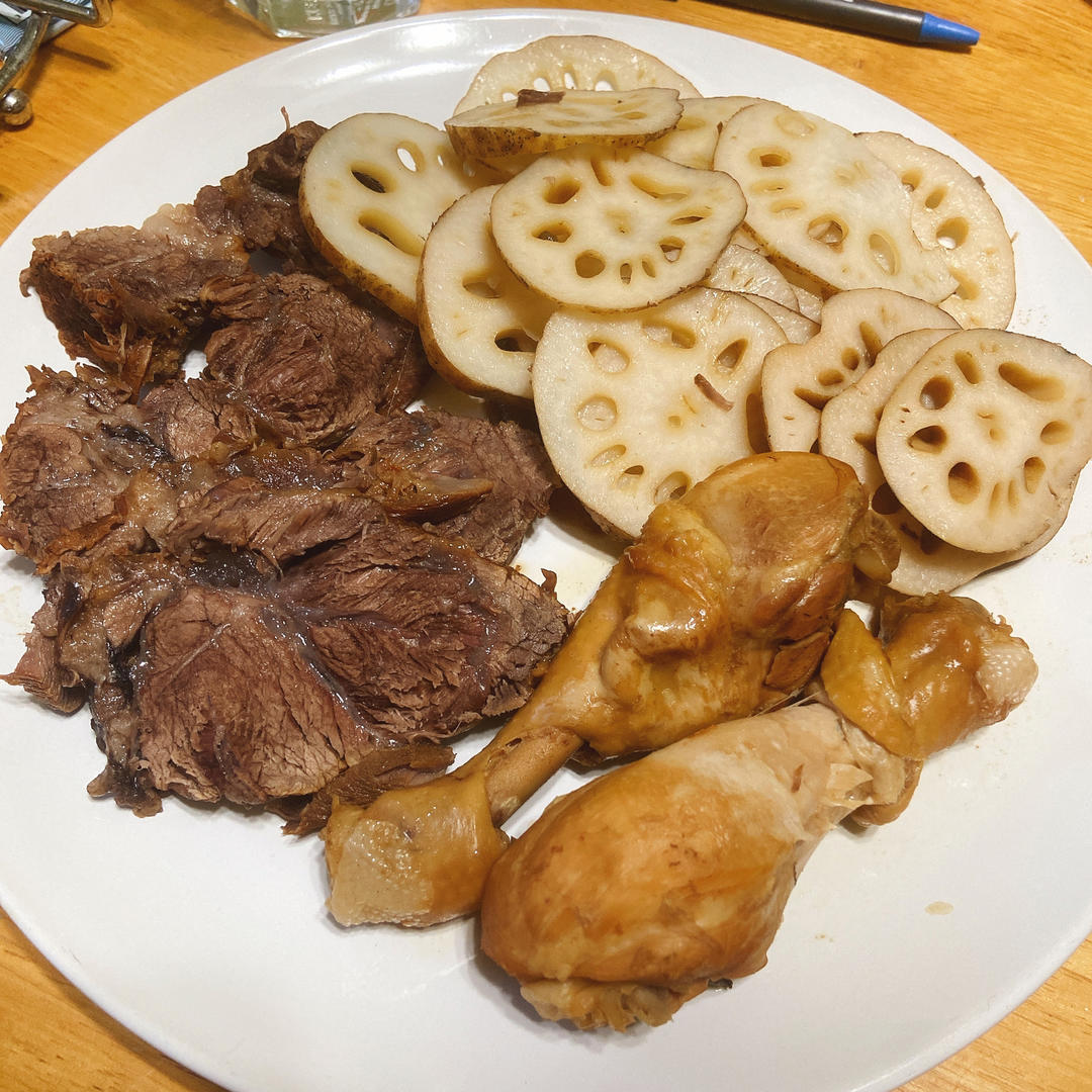 懒人版卤味拼盘 （卤牛肉、卤鸡腿、卤蛋、卤猪肝、莲藕、海带、豆干等）