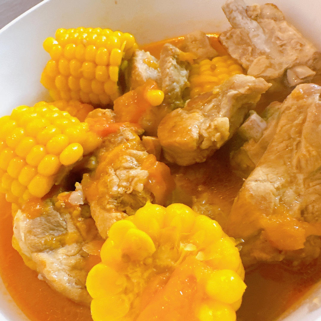 夏季最好喝的开胃汤～番茄玉米排骨汤