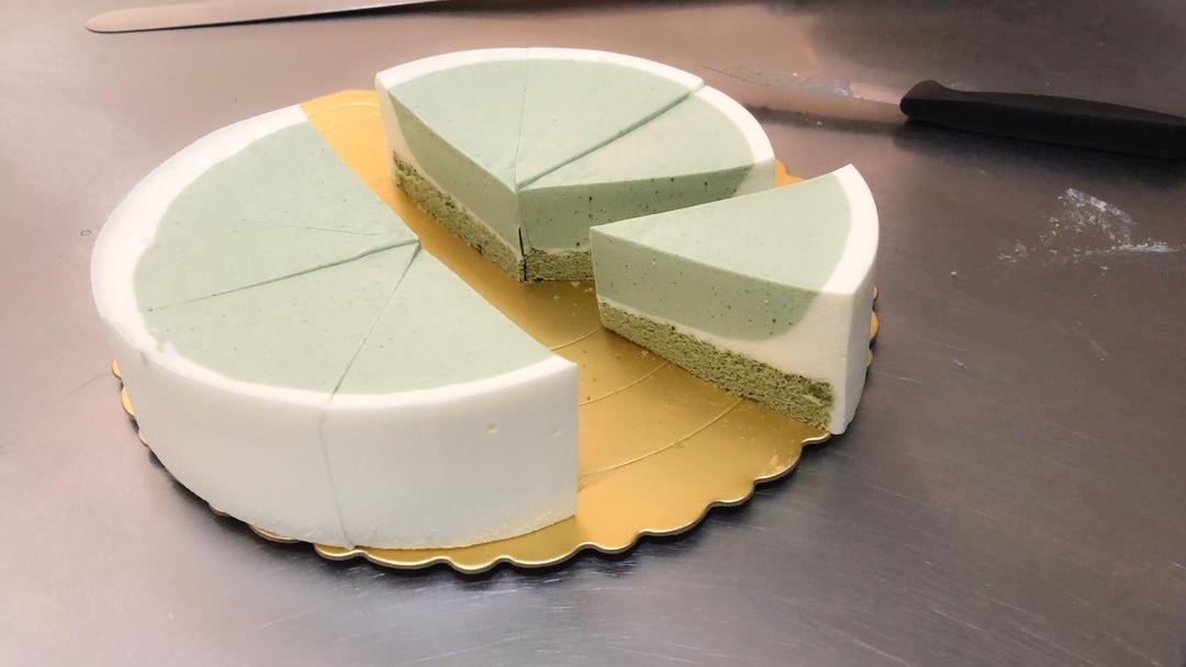 渐变抹茶慕斯蛋糕：我Amanda带着既美又作的抹茶甜点又来了！【曼食慢语】