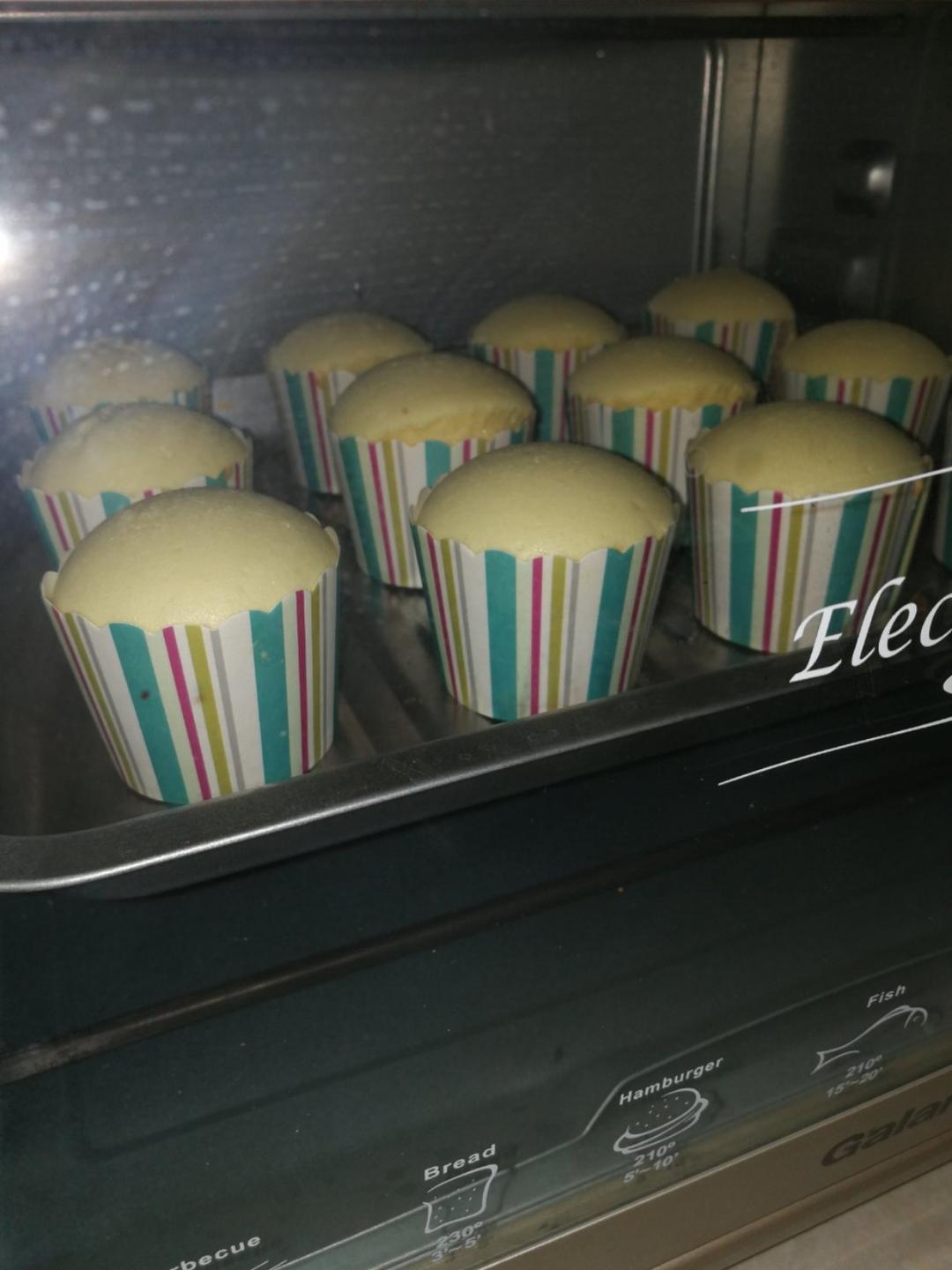 软绵绵戚风纸杯蛋糕