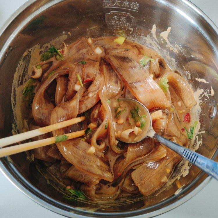 麻酱流汁宽粉