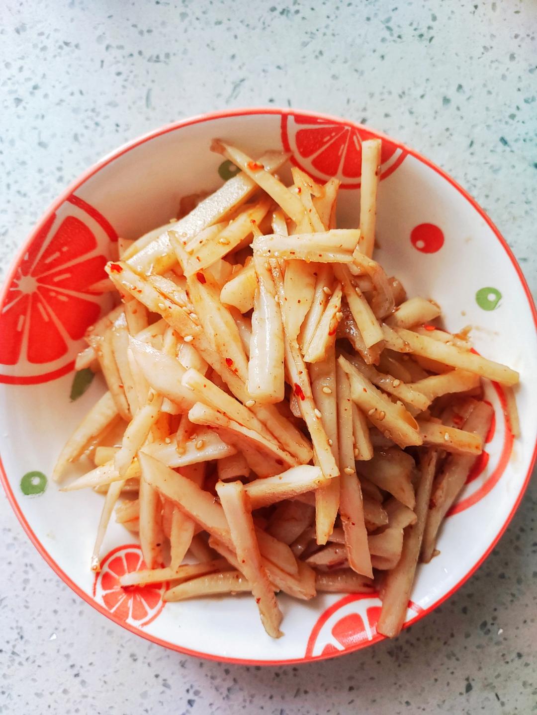 我妈的拿手菜！！炝拌藕丝！酸辣脆爽！