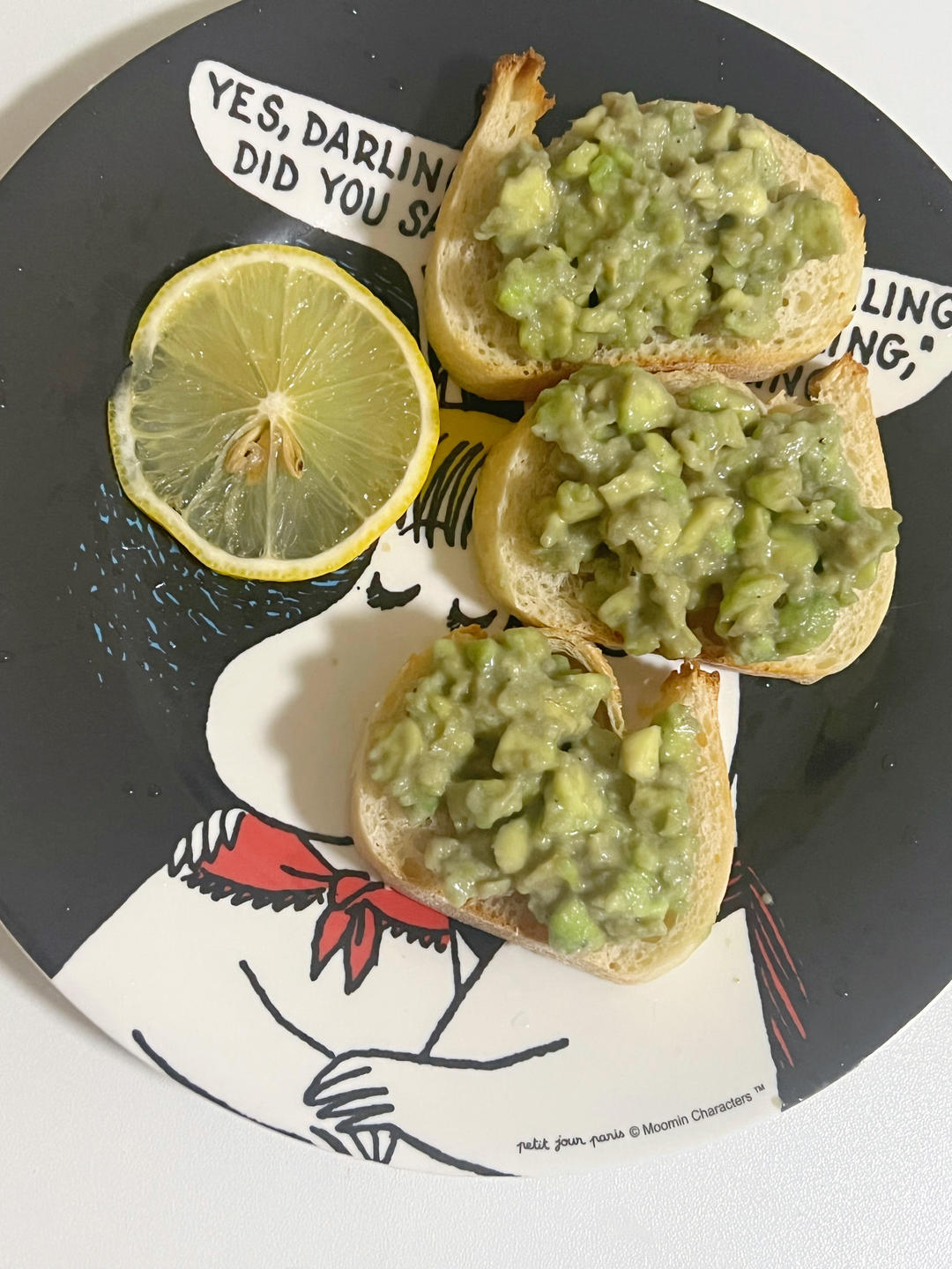 牛油果酱抹面包