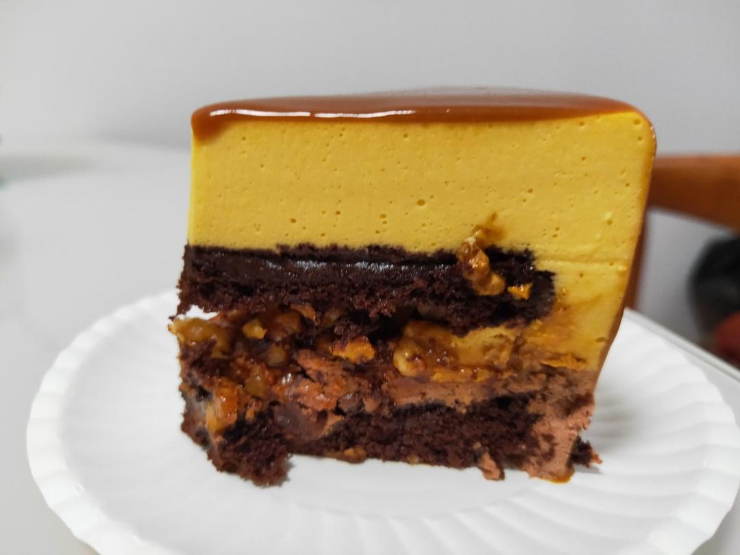 南瓜巧克力慕斯配焦糖淋面