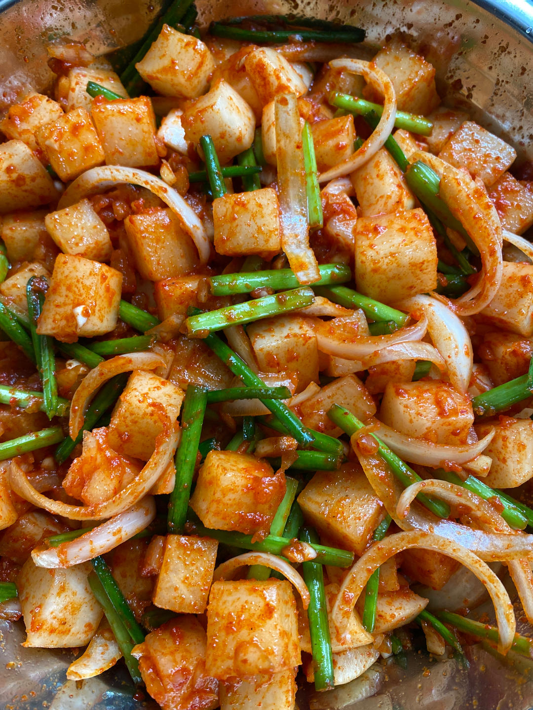 超简单又好吃的传统韩式萝卜泡菜(kkakdugi /Korean radish kimchi)